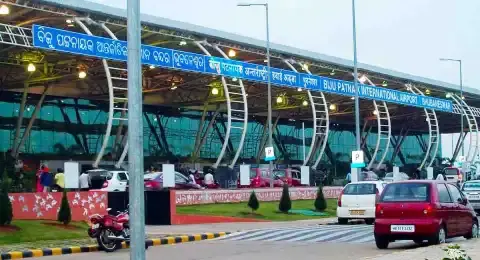Bhubaneswar Airport’s Premier Self-Drive Car Rental | Rideus